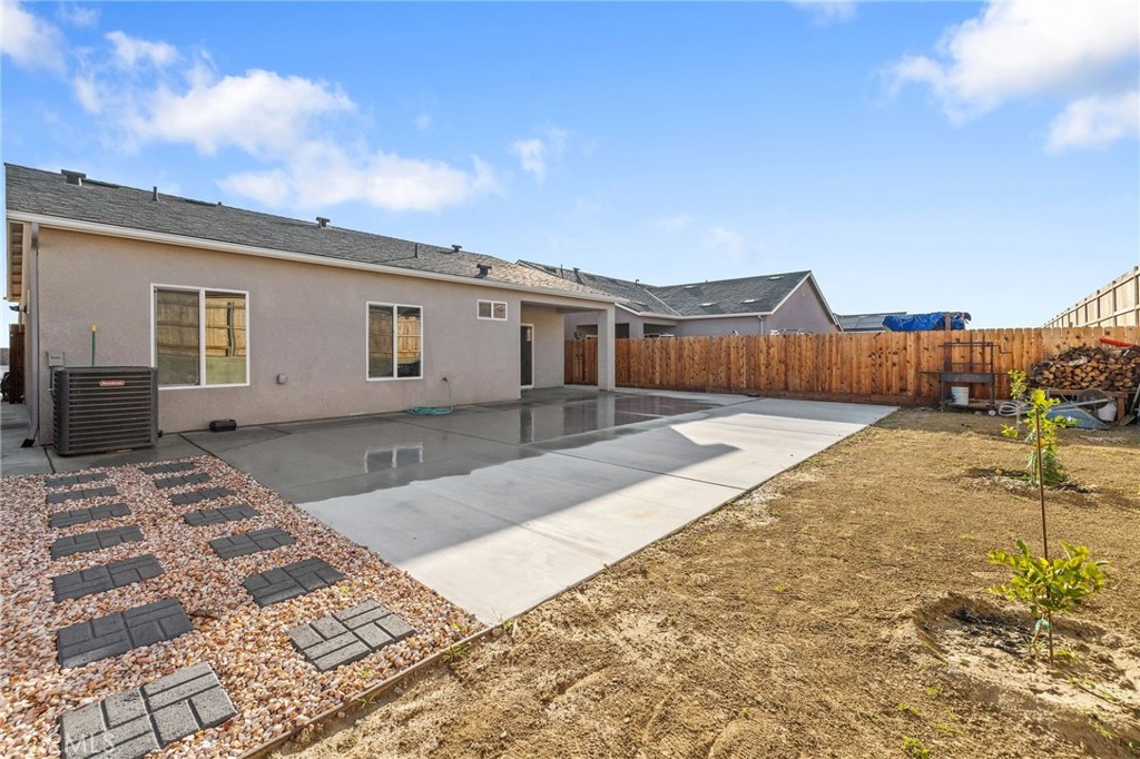 1237 E Orange St, Avenal, CA 93204