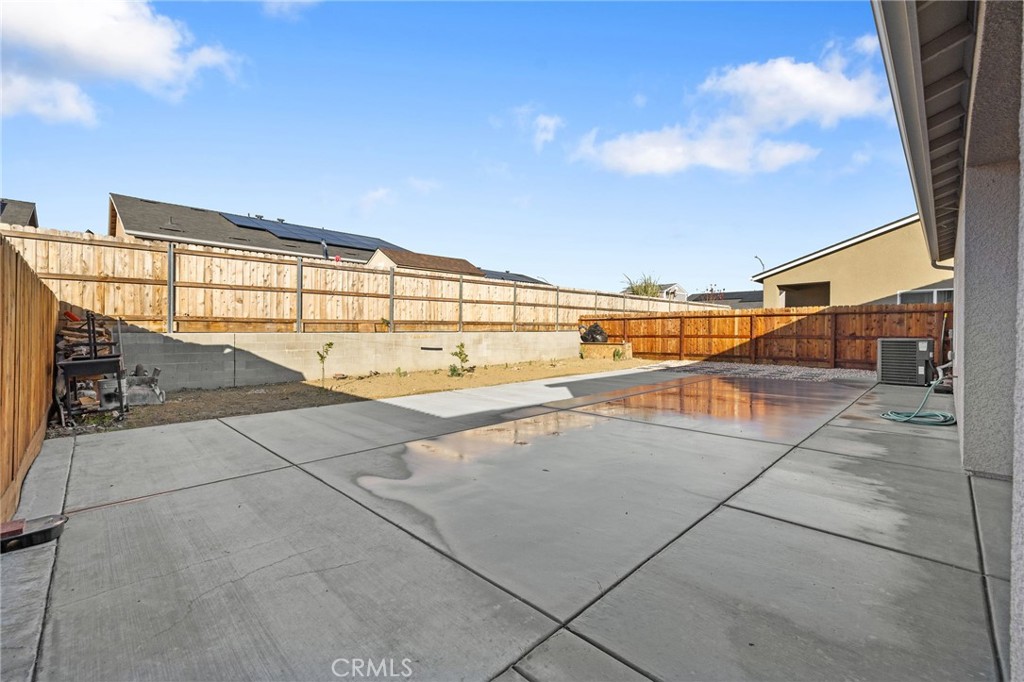 1237 E Orange St, Avenal, CA 93204