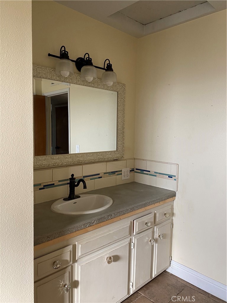 11430 E Saginaw, Selma, CA 93662