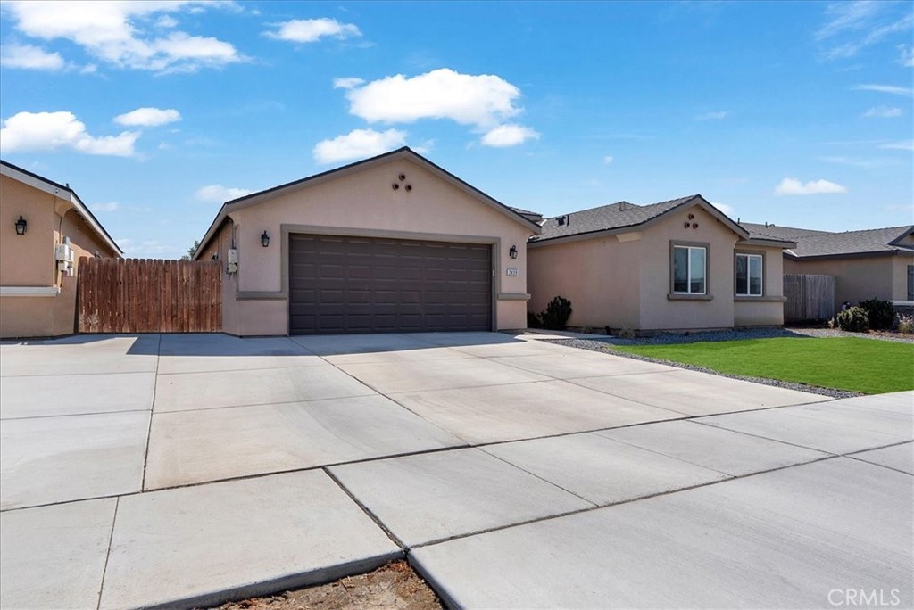 2439 Madeline Dr, Hanford, CA 93230