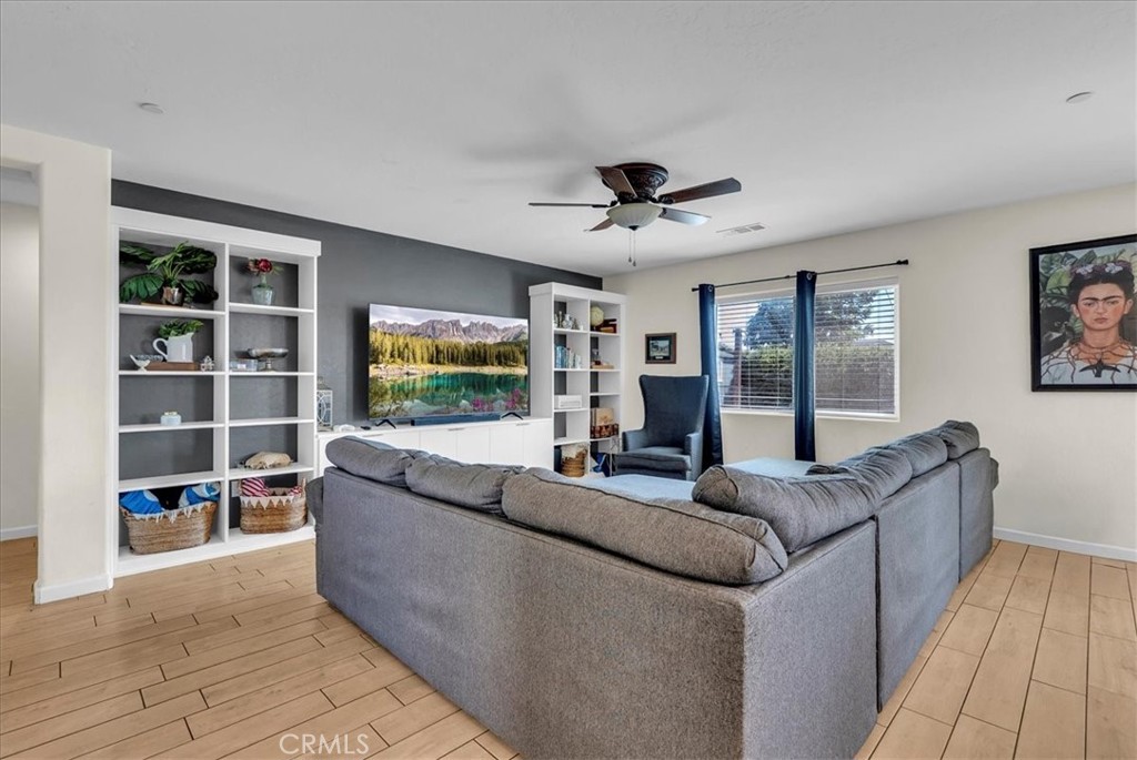 2439 Madeline Dr, Hanford, CA 93230