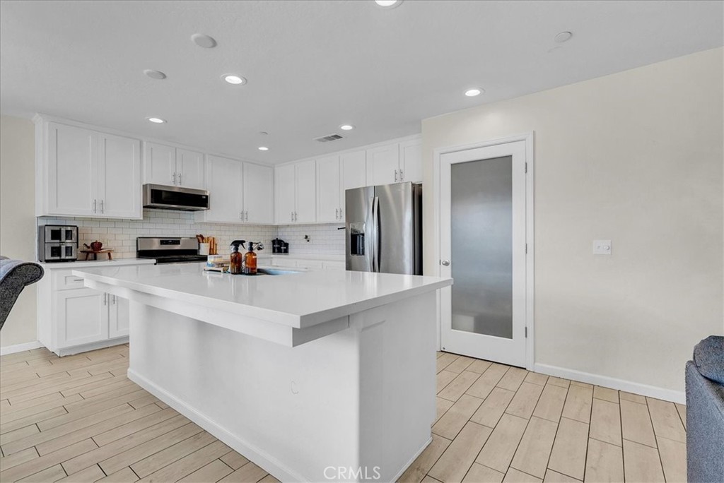 2439 Madeline Dr, Hanford, CA 93230