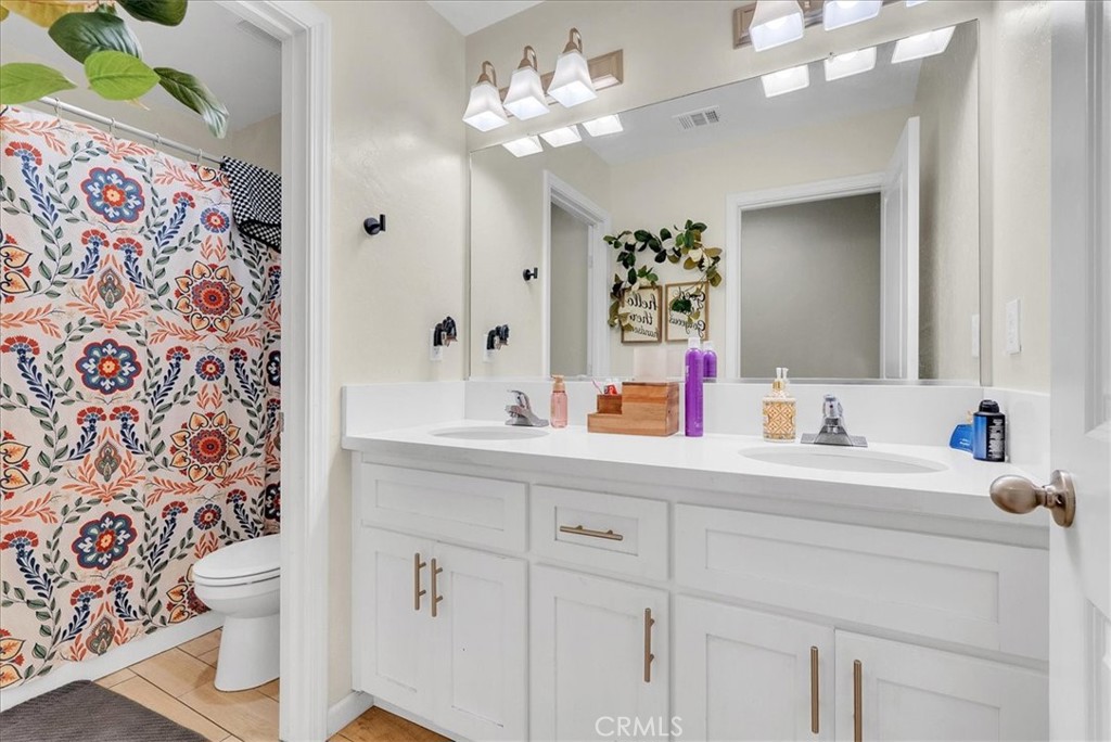 2439 Madeline Dr, Hanford, CA 93230