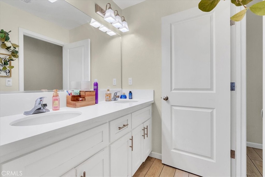 2439 Madeline Dr, Hanford, CA 93230