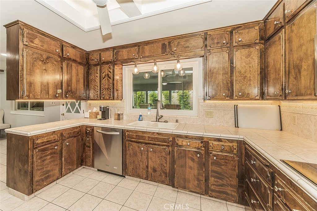 1572 W Millbrae, Fresno, CA 93711