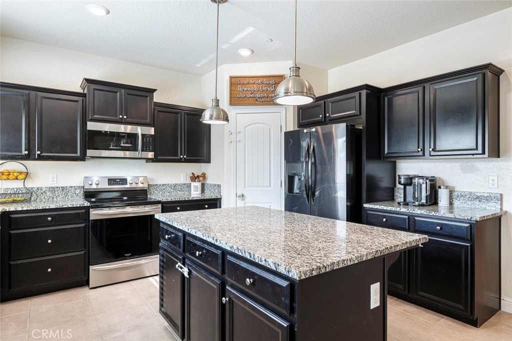 6883 E Robinson, Fresno, CA 93727