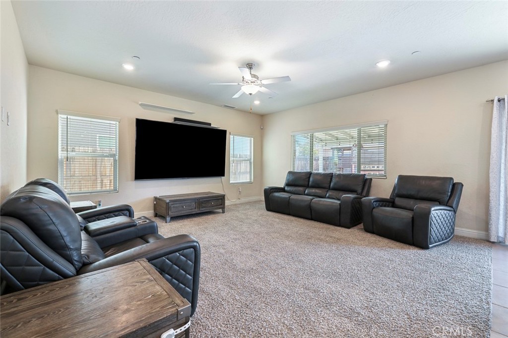 6883 E Robinson, Fresno, CA 93727