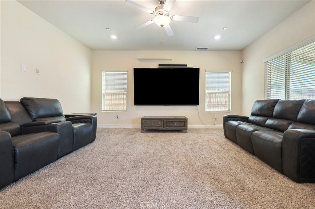 6883 E Robinson, Fresno, CA 93727