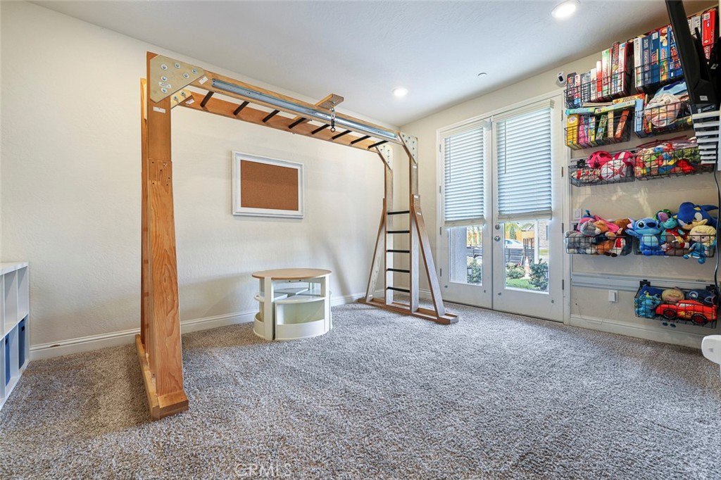 6883 E Robinson, Fresno, CA 93727