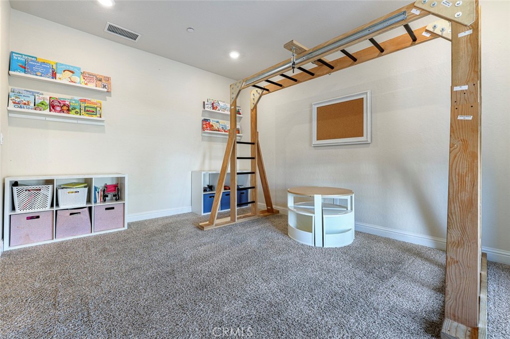 6883 E Robinson, Fresno, CA 93727