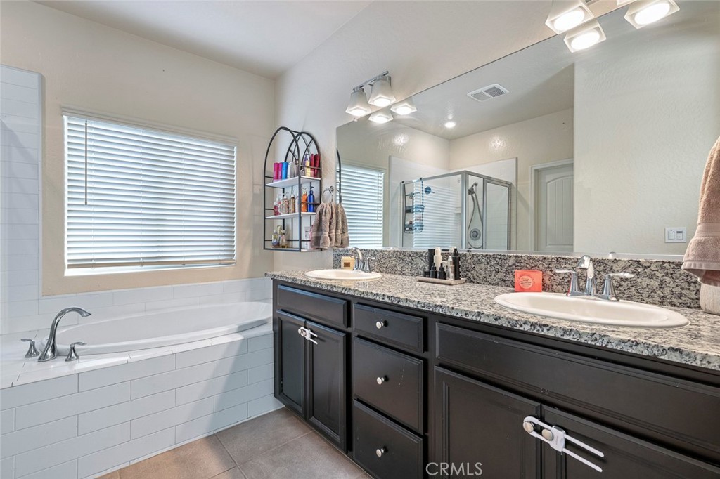 6883 E Robinson, Fresno, CA 93727