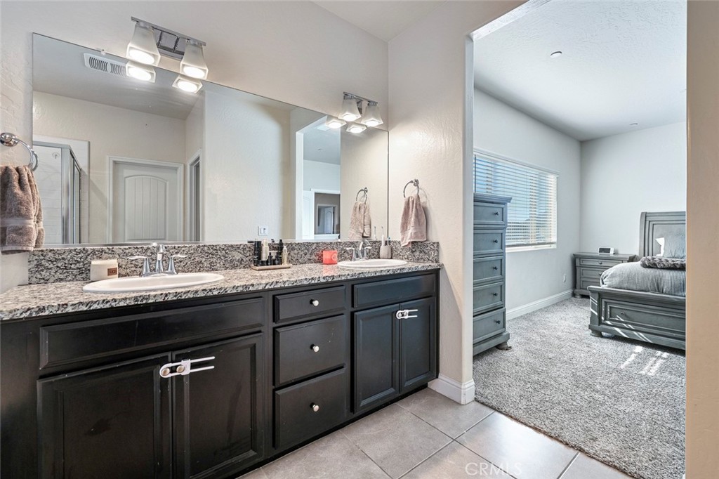 6883 E Robinson, Fresno, CA 93727