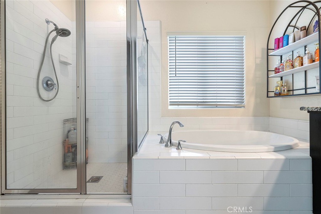 6883 E Robinson, Fresno, CA 93727