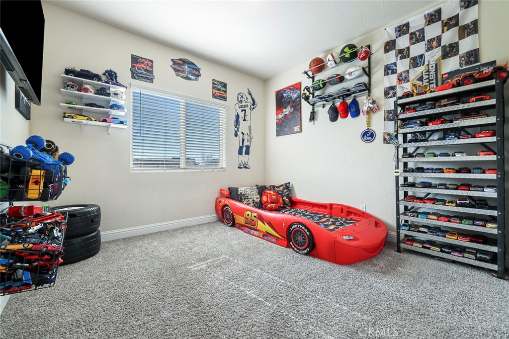 6883 E Robinson, Fresno, CA 93727