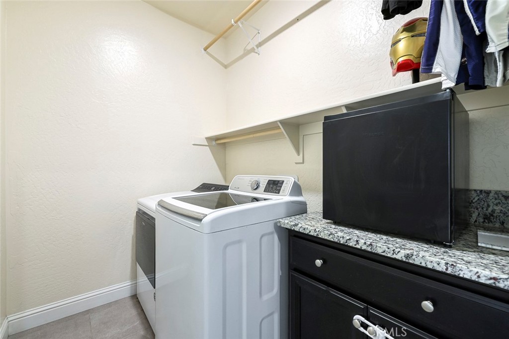 6883 E Robinson, Fresno, CA 93727