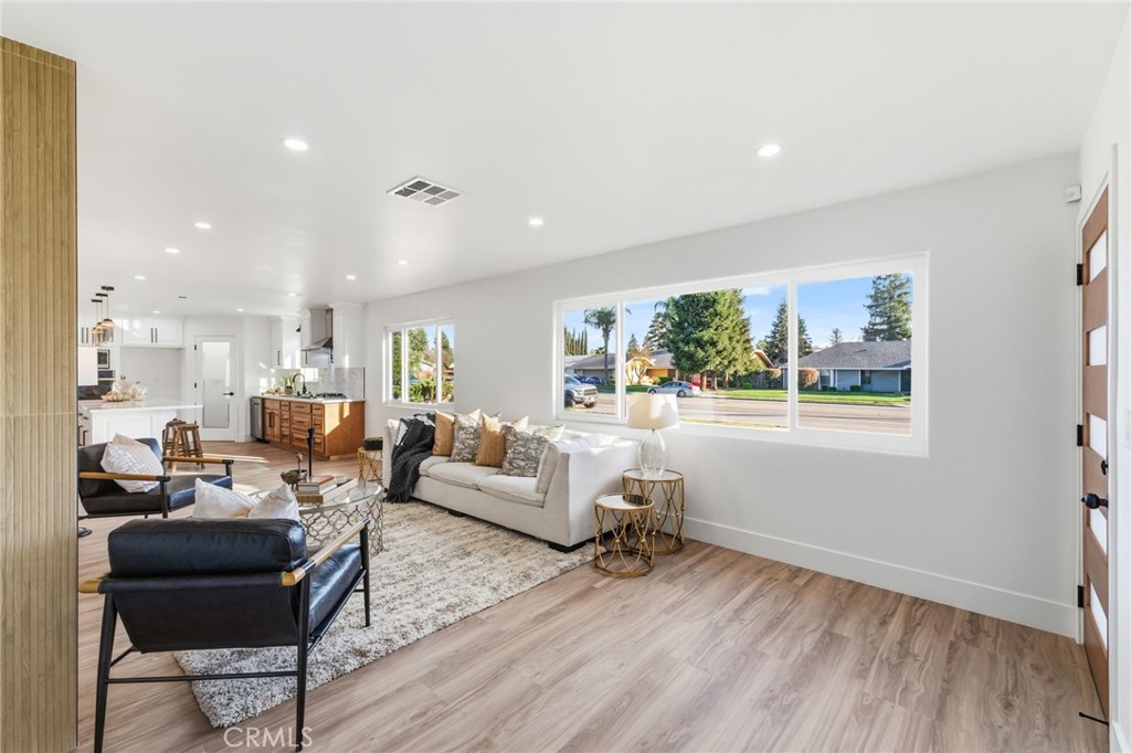 2325 Sierra Ave, Clovis, CA 93611