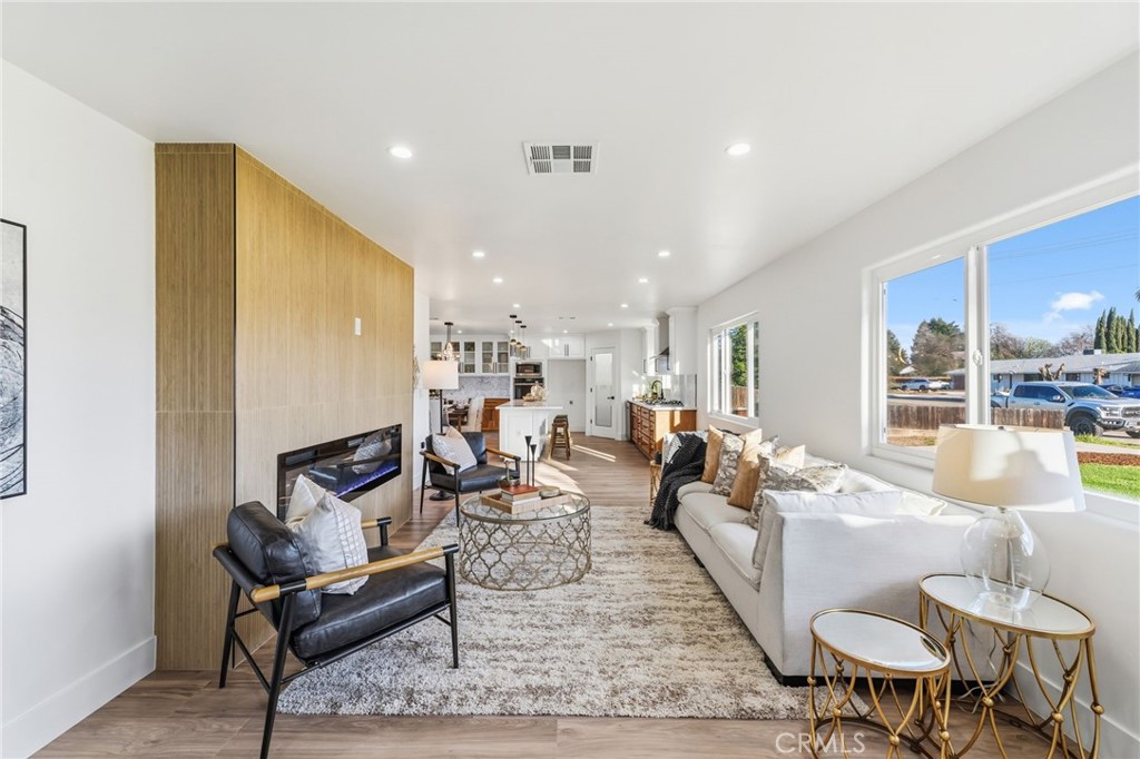 2325 Sierra Ave, Clovis, CA 93611