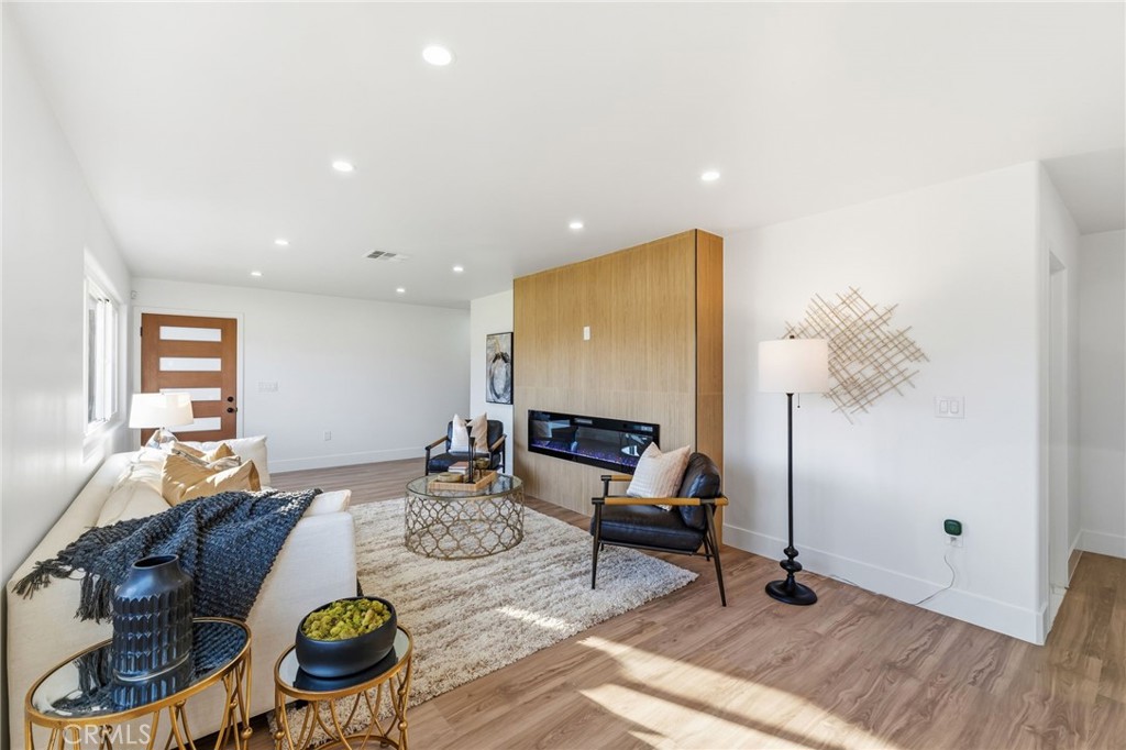 2325 Sierra Ave, Clovis, CA 93611