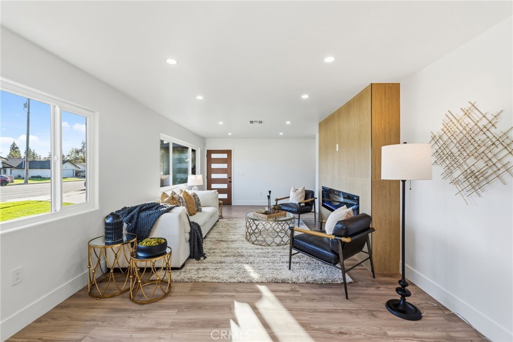 2325 Sierra Ave, Clovis, CA 93611