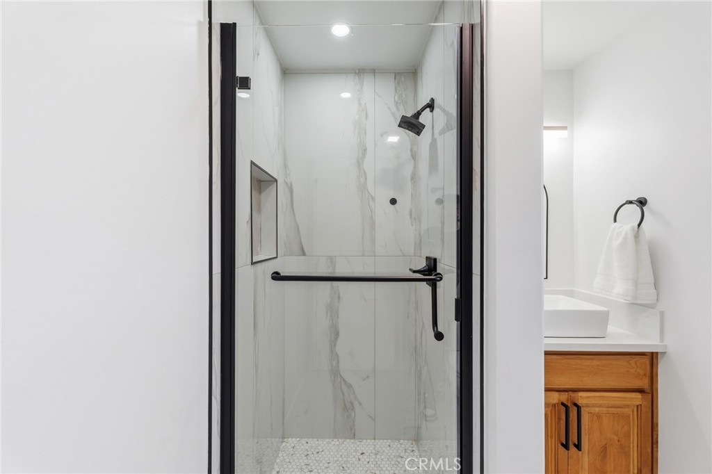 2325 Sierra Ave, Clovis, CA 93611