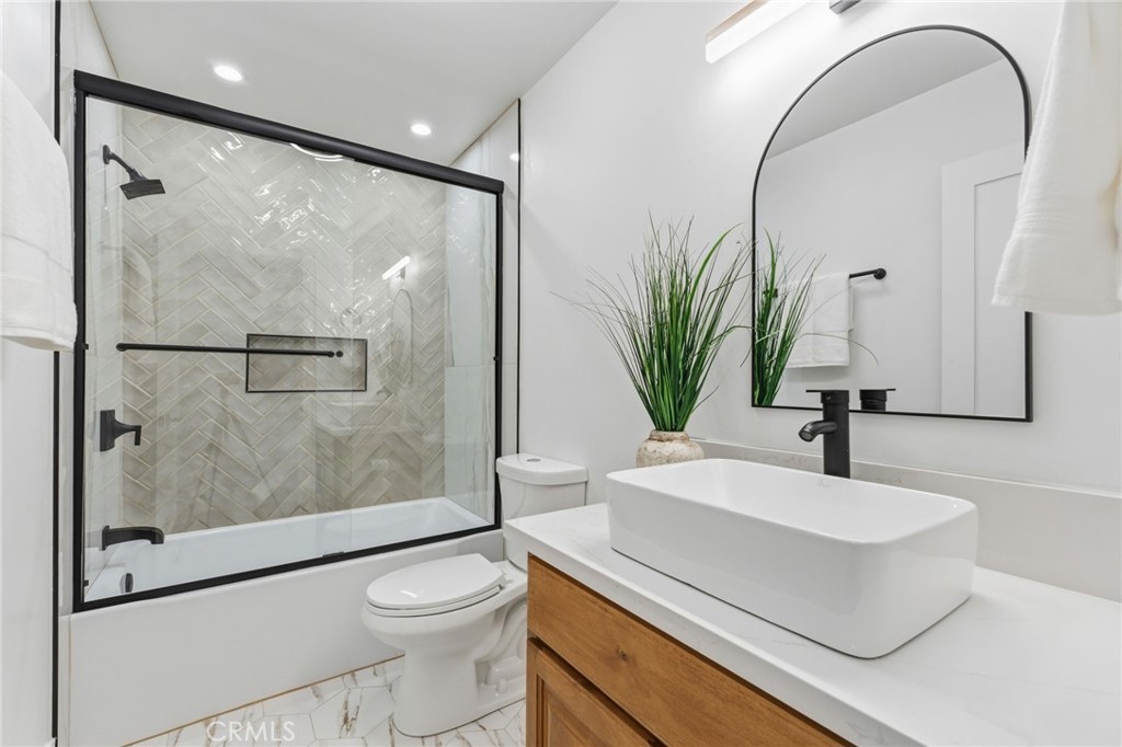 2325 Sierra Ave, Clovis, CA 93611