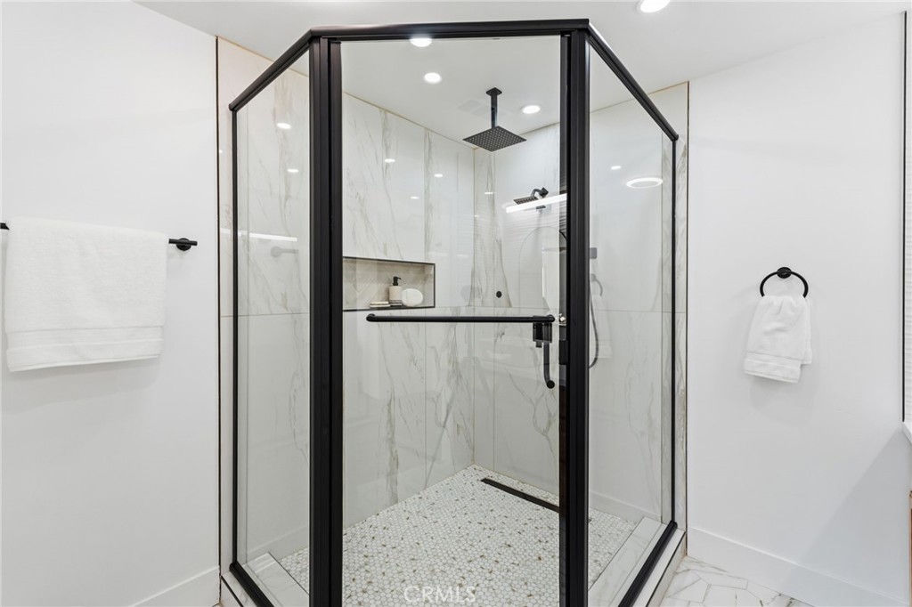 2325 Sierra Ave, Clovis, CA 93611