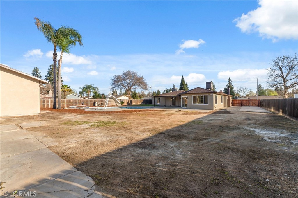 2325 Sierra Ave, Clovis, CA 93611
