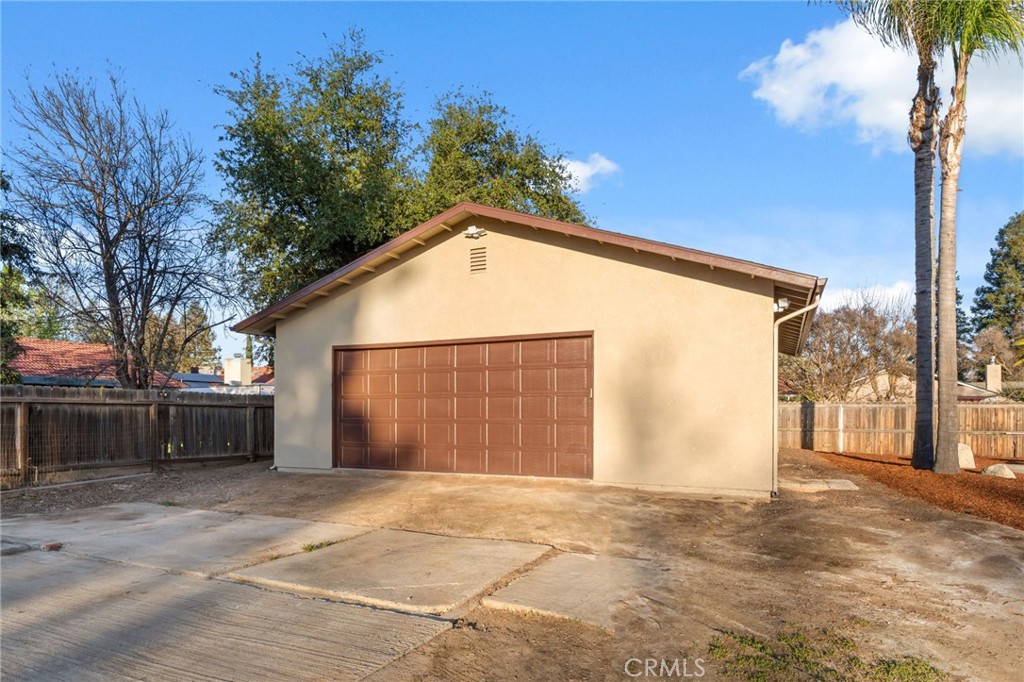2325 Sierra Ave, Clovis, CA 93611