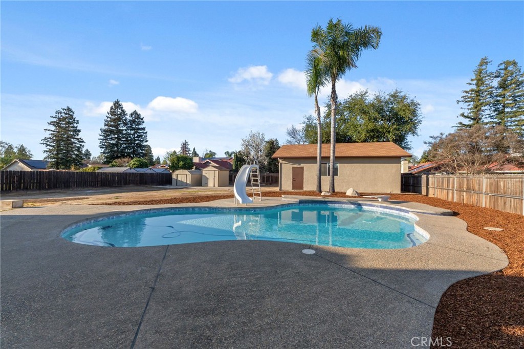 2325 Sierra Ave, Clovis, CA 93611
