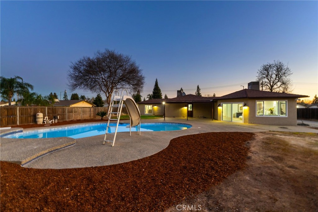 2325 Sierra Ave, Clovis, CA 93611