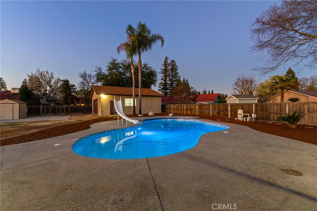 2325 Sierra Ave, Clovis, CA 93611