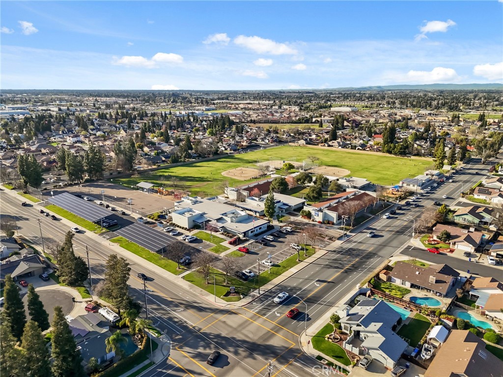 2325 Sierra Ave, Clovis, CA 93611