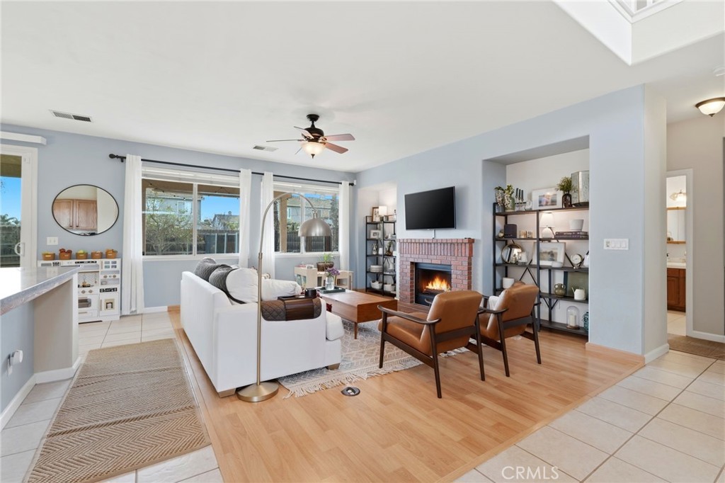 903 W Sandstone Ct, Hanford, CA 93230