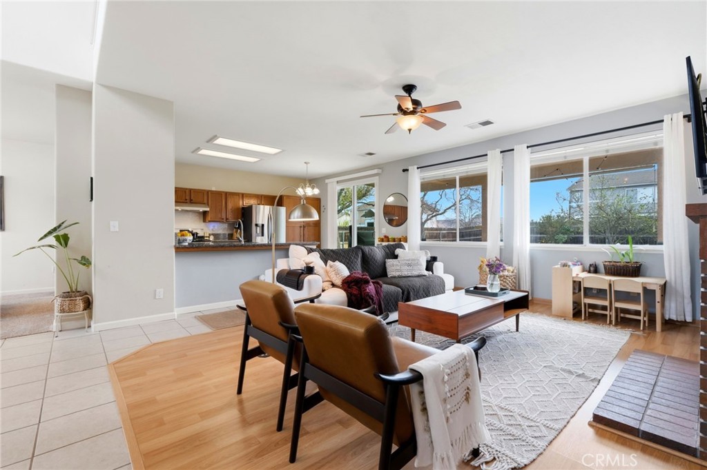 903 W Sandstone Ct, Hanford, CA 93230