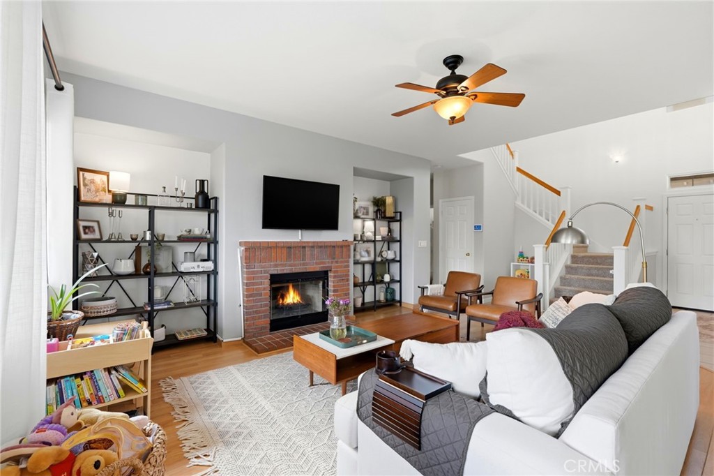 903 W Sandstone Ct, Hanford, CA 93230