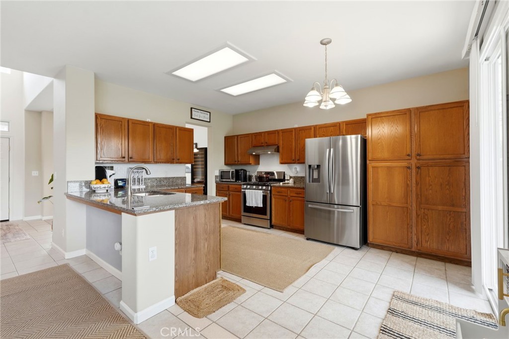 903 W Sandstone Ct, Hanford, CA 93230