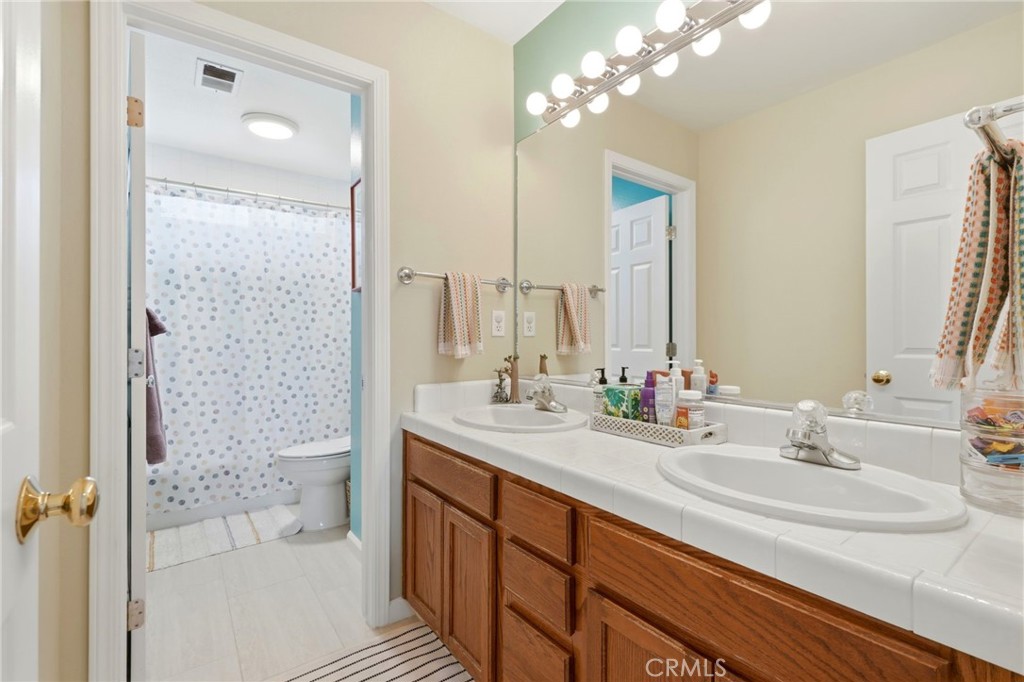 903 W Sandstone Ct, Hanford, CA 93230