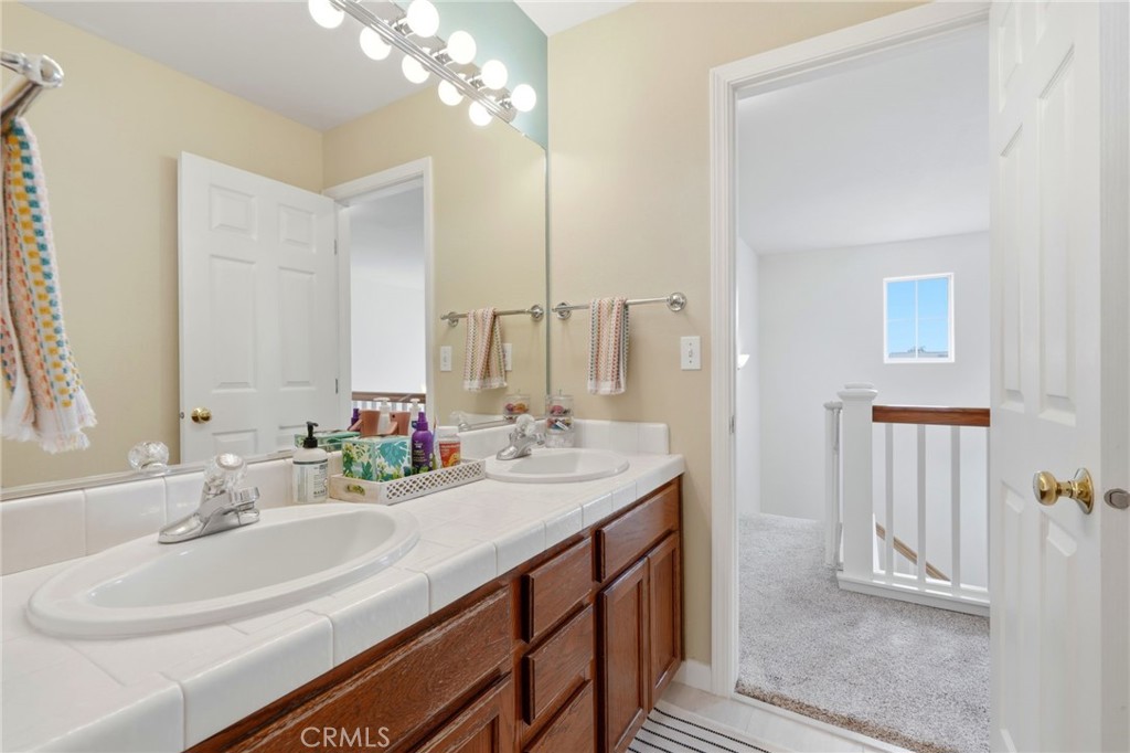 903 W Sandstone Ct, Hanford, CA 93230