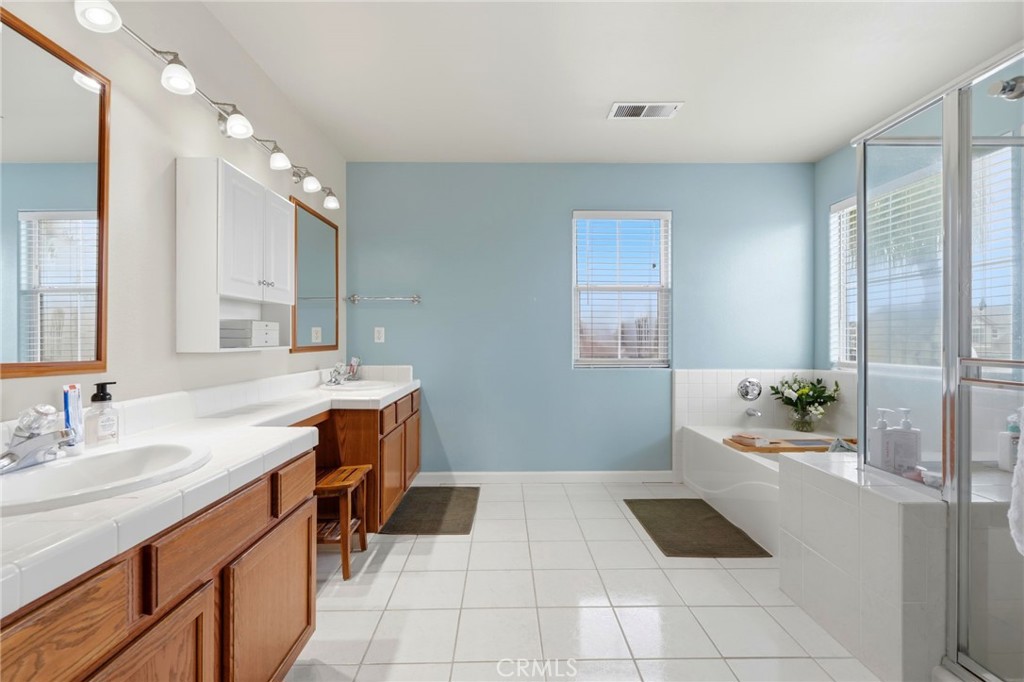 903 W Sandstone Ct, Hanford, CA 93230