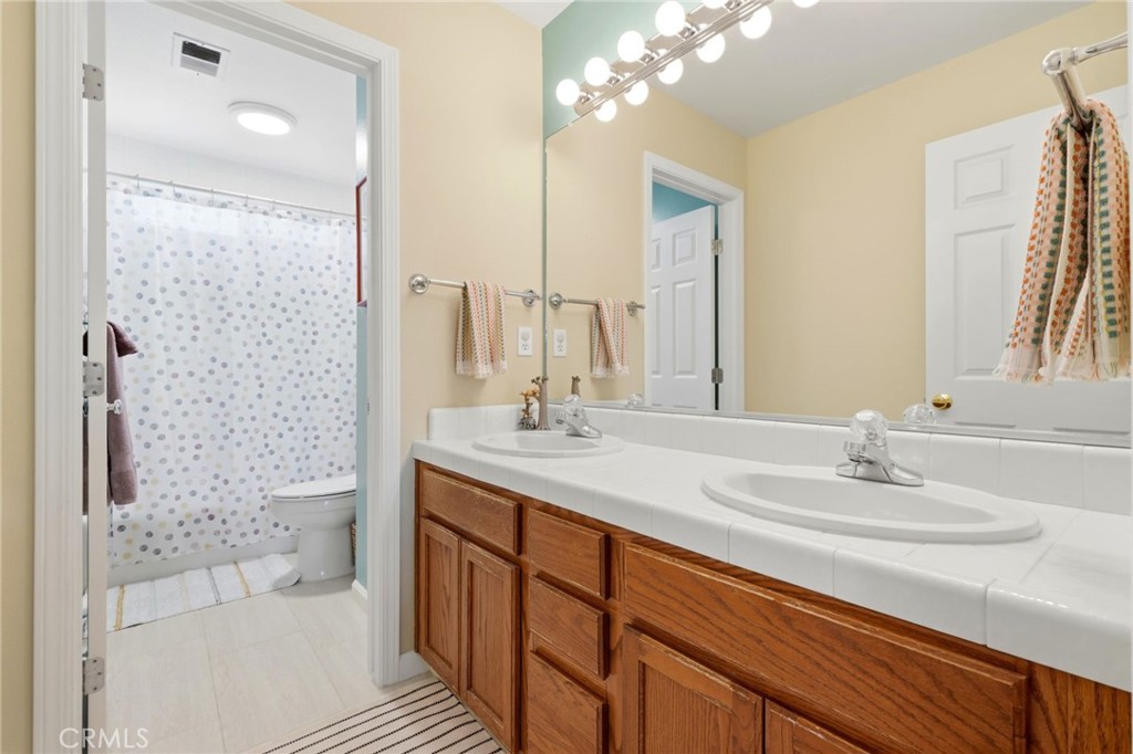 903 W Sandstone Ct, Hanford, CA 93230