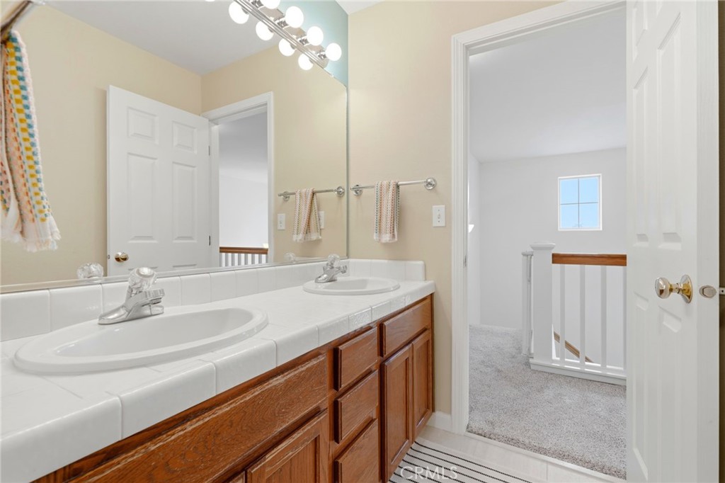 903 W Sandstone Ct, Hanford, CA 93230