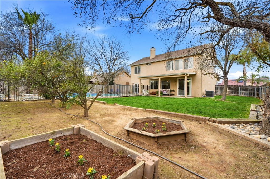 903 W Sandstone Ct, Hanford, CA 93230