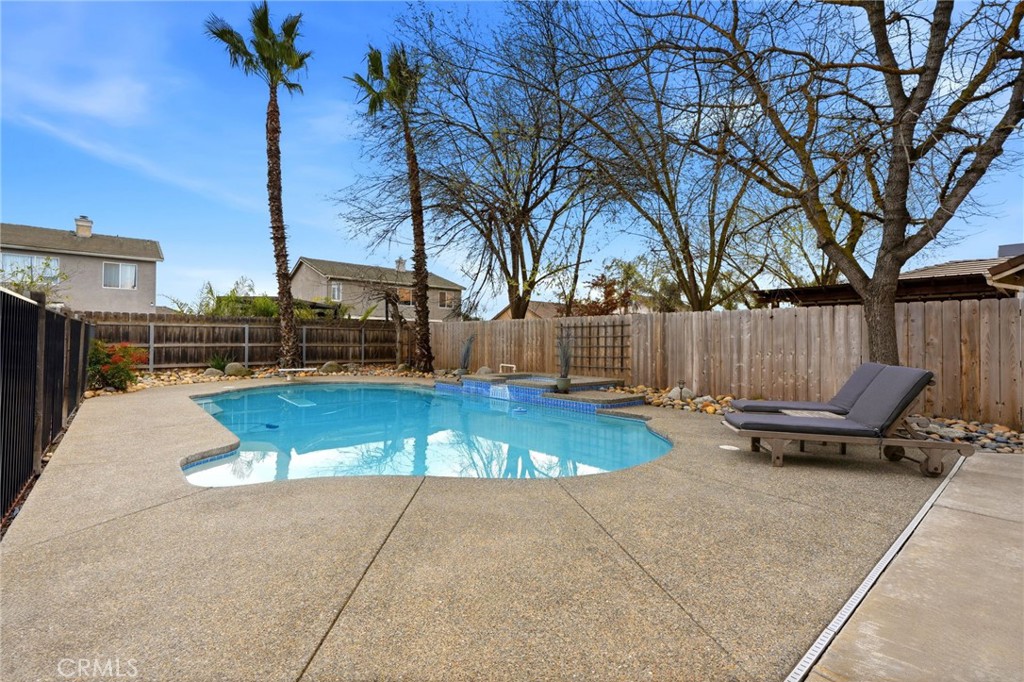 903 W Sandstone Ct, Hanford, CA 93230