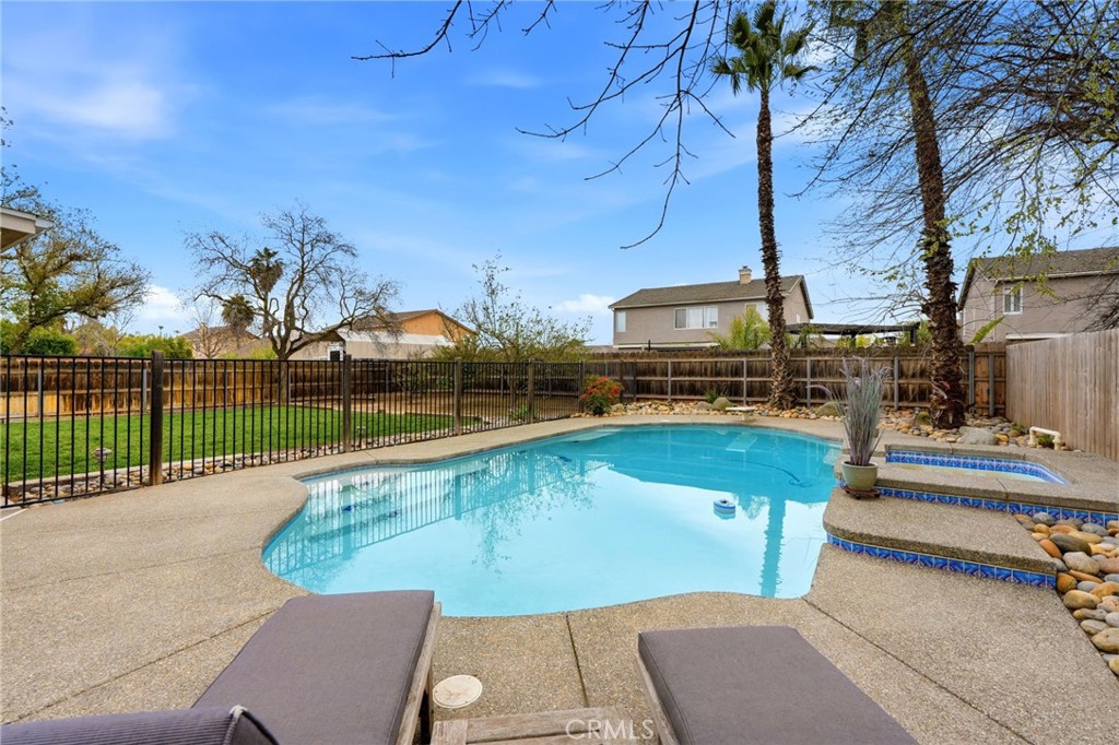 903 W Sandstone Ct, Hanford, CA 93230