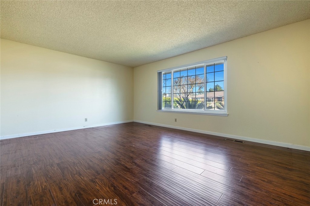 6647 N Anna St, Fresno, CA 93710