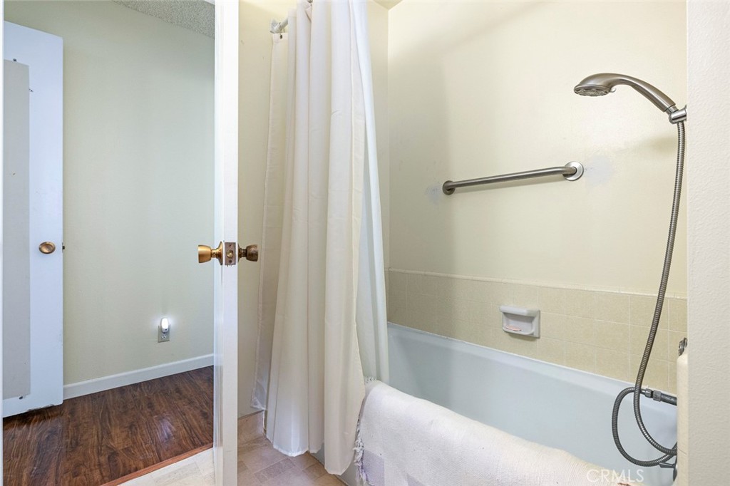 6647 N Anna St, Fresno, CA 93710