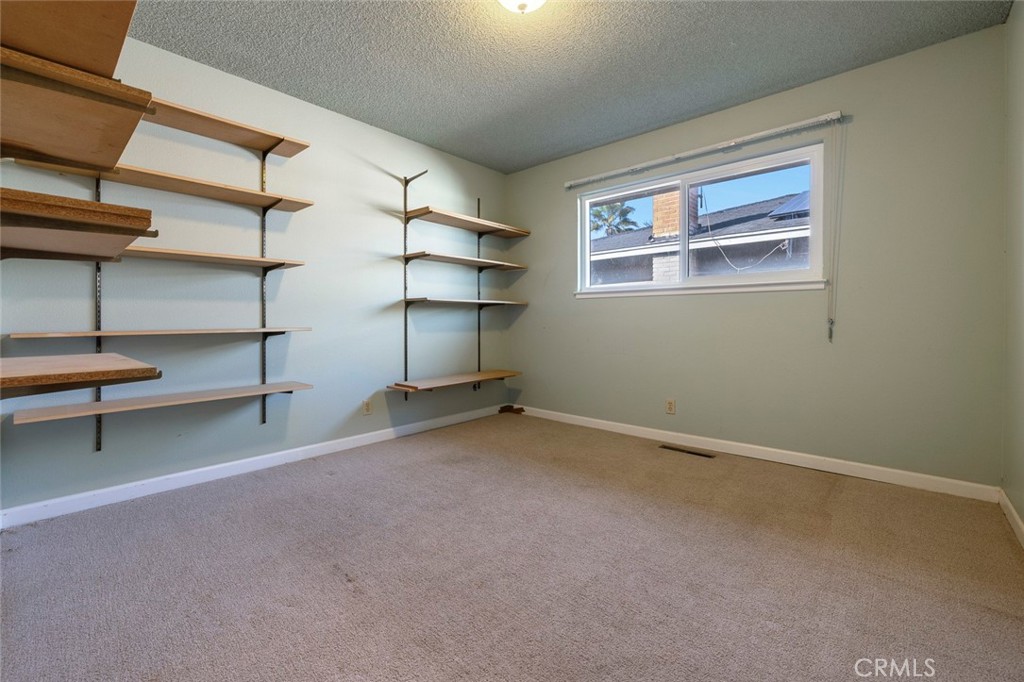 6647 N Anna St, Fresno, CA 93710