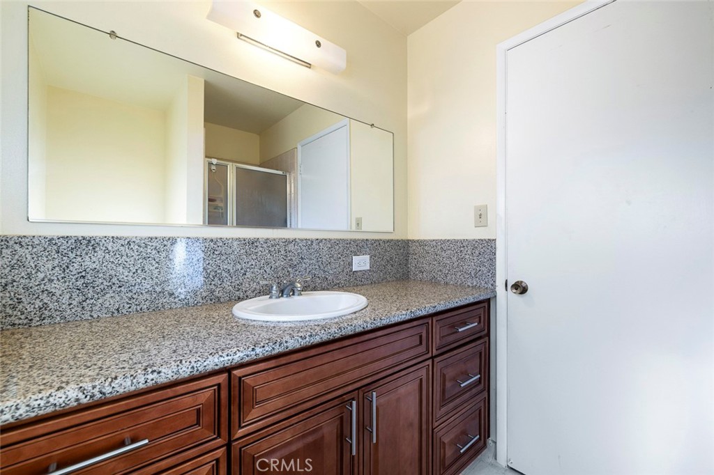 6647 N Anna St, Fresno, CA 93710