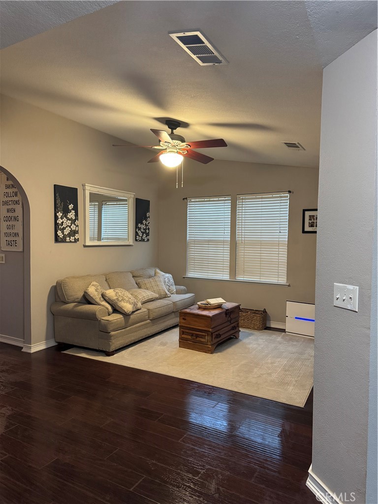 4800 W Crowley Ct, Visalia, CA 93291