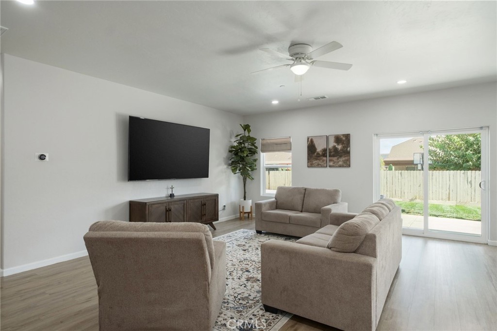 775 775 Kimball Ln, Hanford, CA 93230